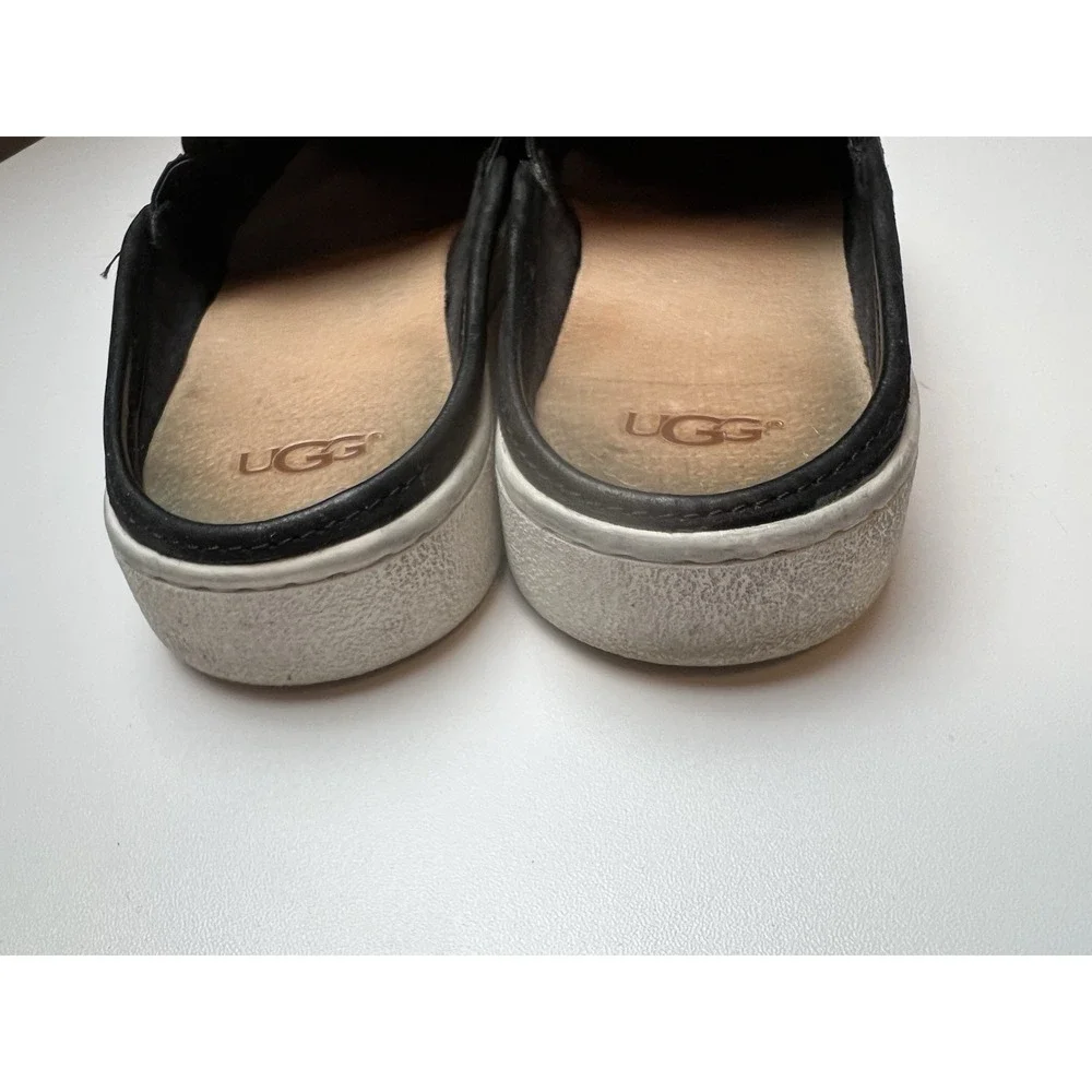 UGG Womens Gene Sneakers Black 1098529 Low Top Round Toe Slip On Shoes Size 8